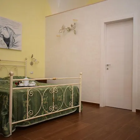 Bed & Breakfast Vico Napoli Salento 4*